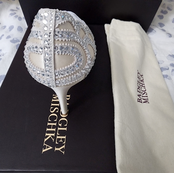 Badgley Mischka Peep Toe Evening Heels, Size 9, Ivory - Picture 4 of 6